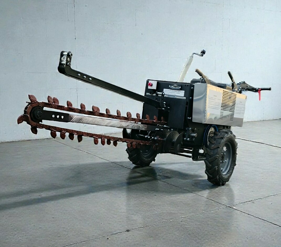 Траншеекопатель #2
-Мощность двигателя 20 лошадиных сил
-Шесть передач в транспортном режиме, пять передач в режиме разработки траншеи
-Наибольшая глубина <span style="font-weight: bold;">1.200</span> миллиметров, ширина траншеи 8 сантиметров (опционально 12 или 18 сантиметров, при увеличении ширины траншеи, глубина траншеи может уменьшаться)
-<span style="font-weight: bold;">Стоимость 690000 рублей.
</span>